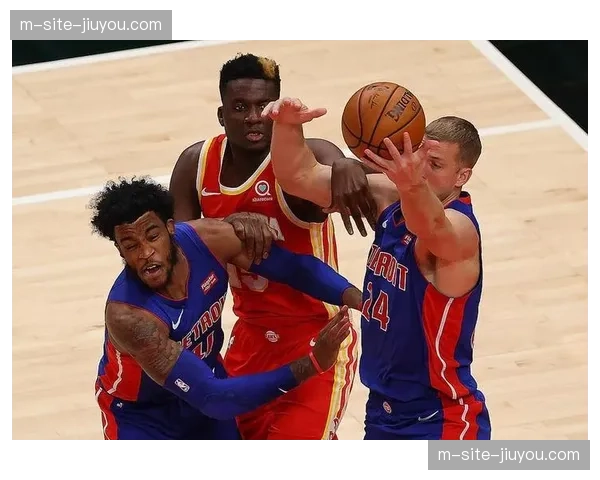 日本队底线反跑空切战术成功 两次假装手递手配合得分