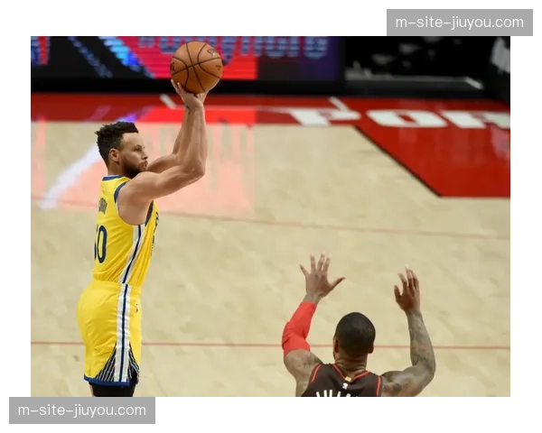 姜至鹏攻防两端表现回升 深圳新鹏城边卫送出关键助攻